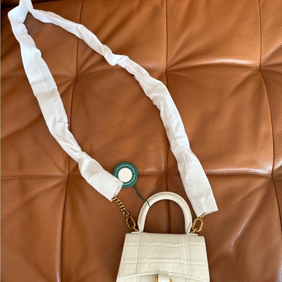 Selling new Balenciaga - Picture 5 of 8